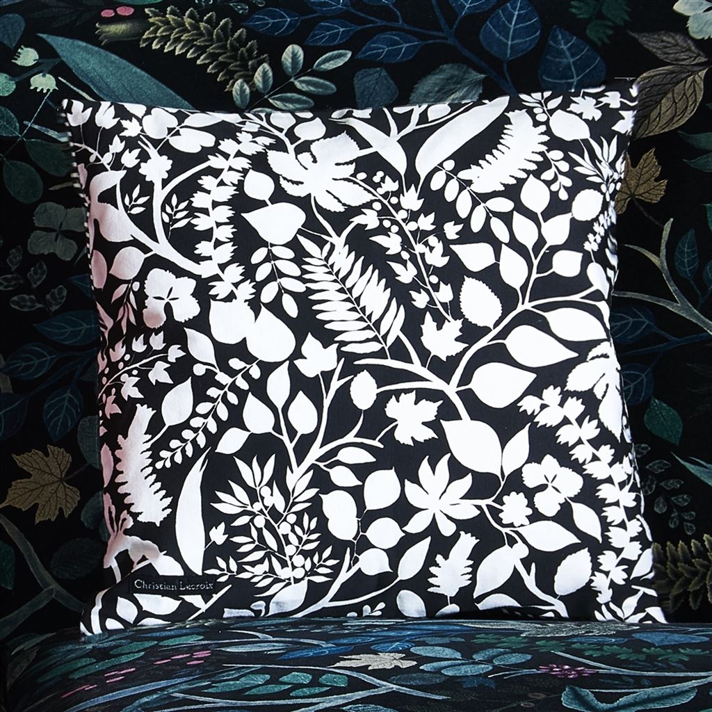 Dame Nature Printemps Decorative Pillow 