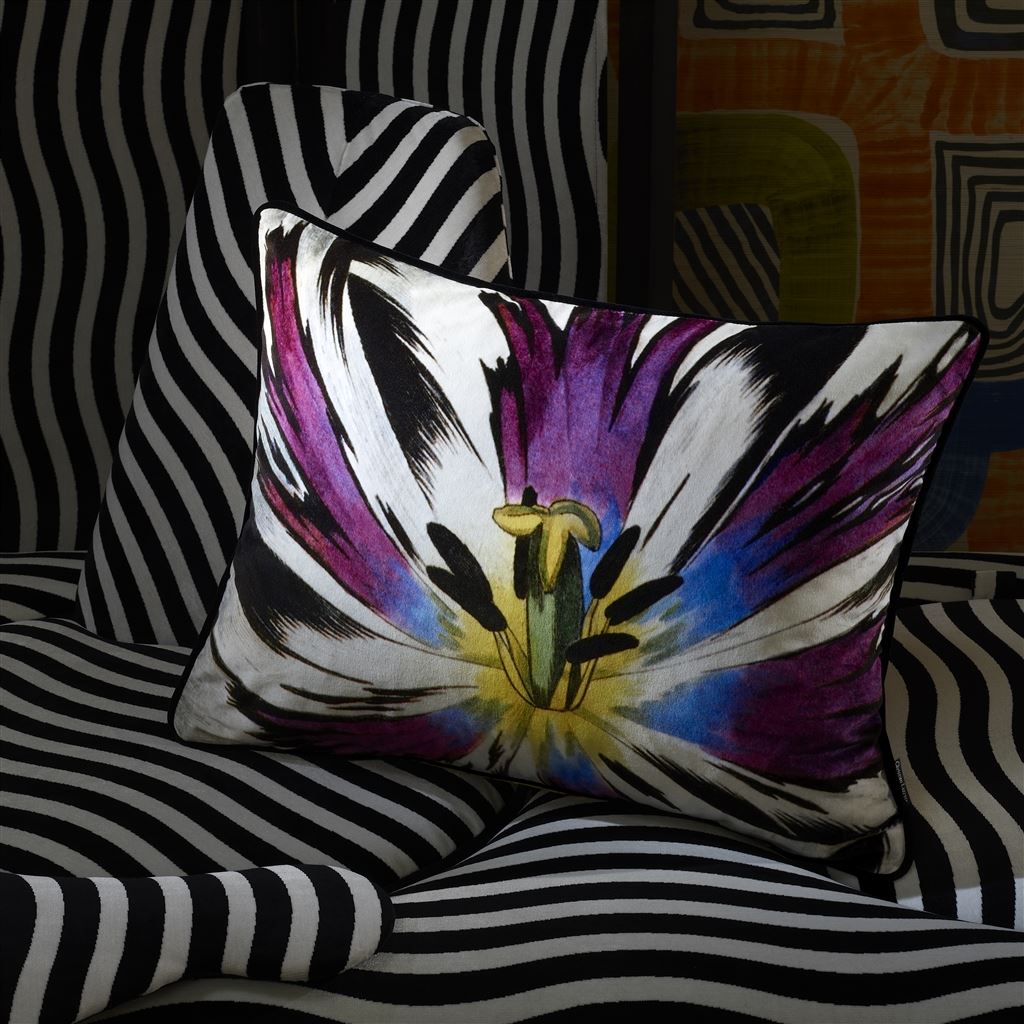 Eclosion Agate Cushion