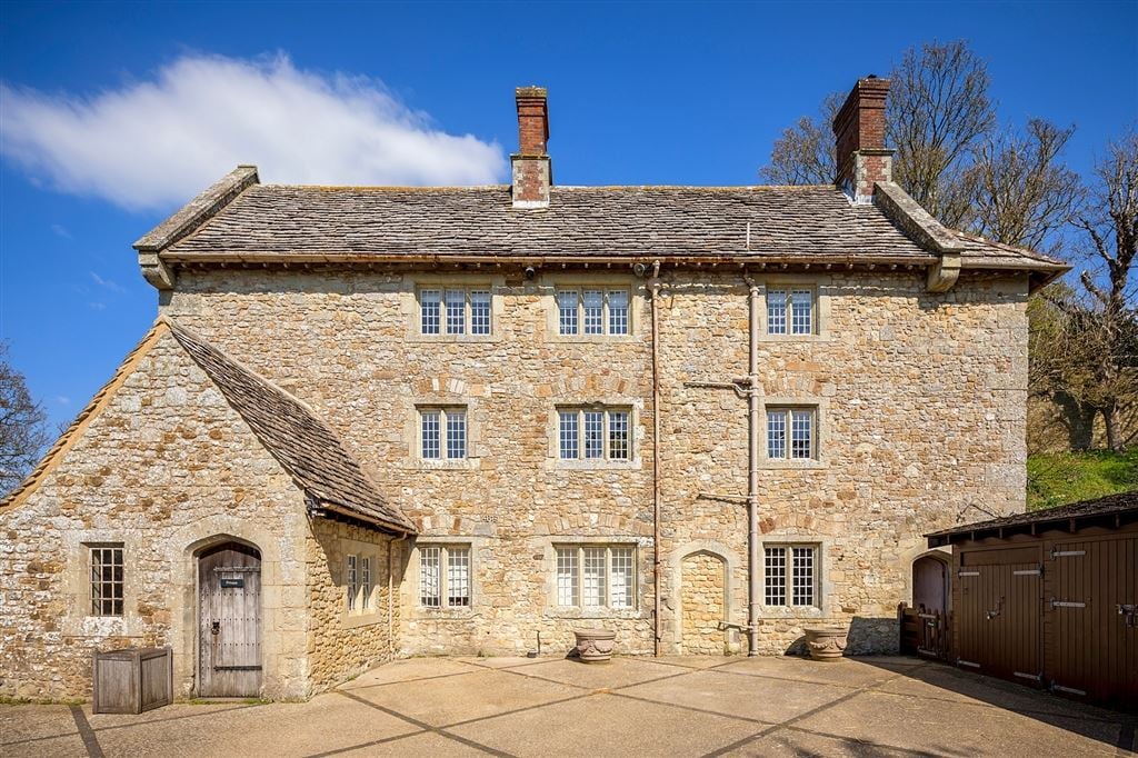 WIN A STAY AT AN ENGLISH HERITAGE HOLIDAY COTTAGE