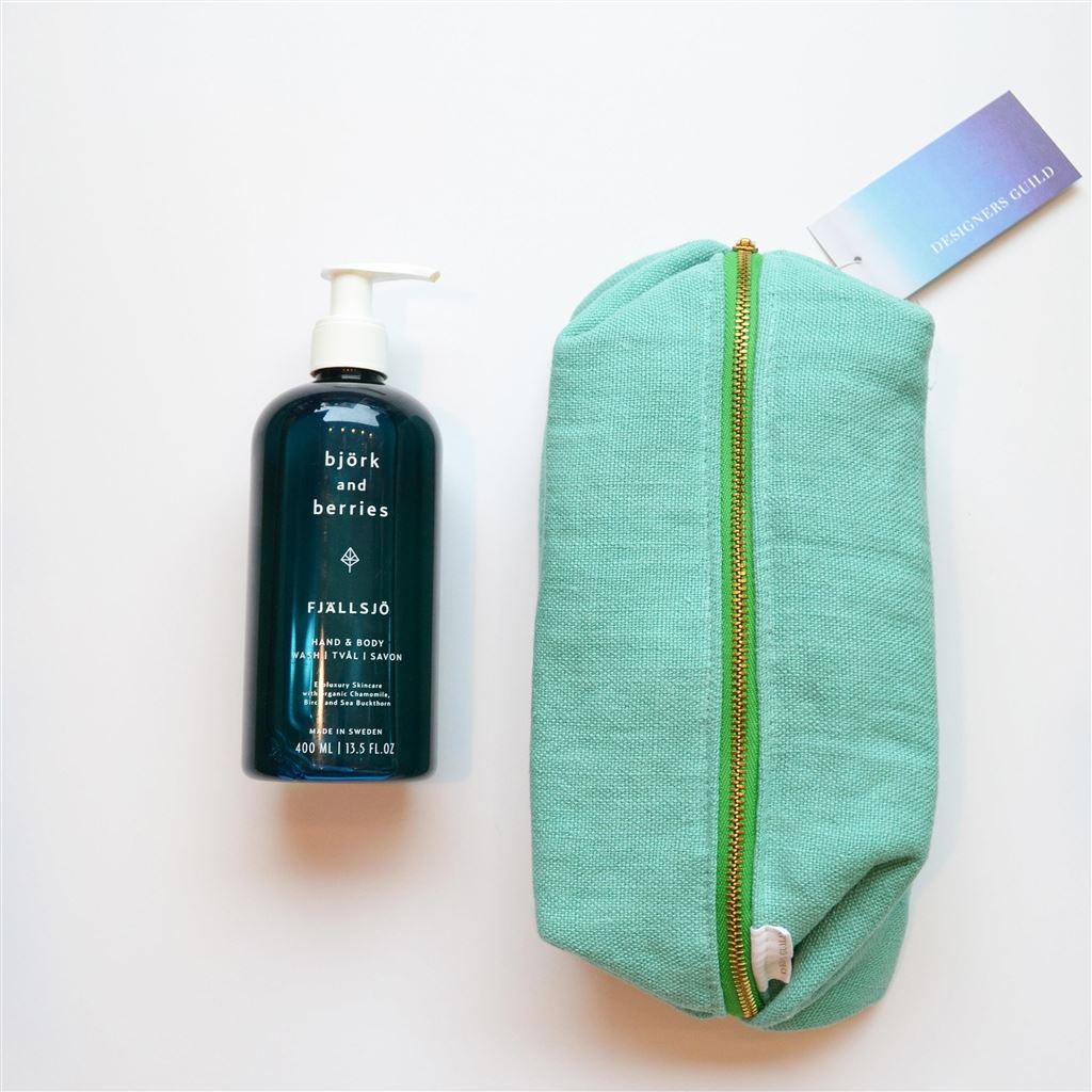 Capri Linen Washbag + Bjork & Berries Fjallsjo Body Wash Gift Box